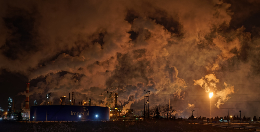 A refinery in Gold bar, Alberta. Image: Kurt Bauschardt/Flickr