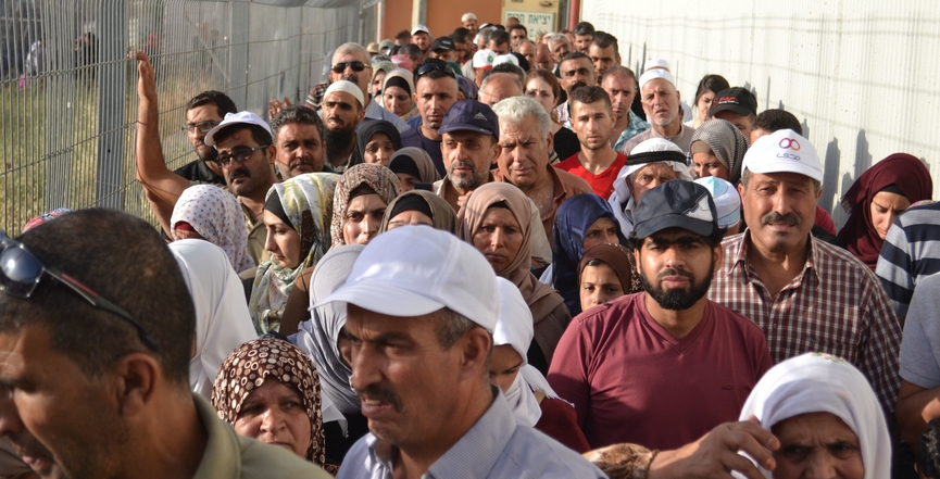 Palestinians crowd into checkpoint "cattle pen," Checkpoint 300, Bethlehem. Image: David Kattenburg