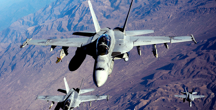 F/A-18Fs being refueled over Afghanistan in 2010. Image: U.S. Air Force/Flickr