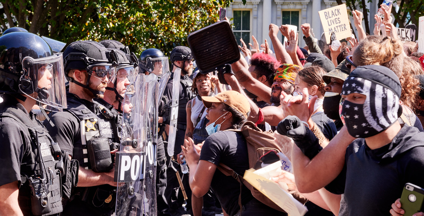 Protesters confront police in Washington D.C. on May 30, 2020. Image: Geoff Livingston/Flickr