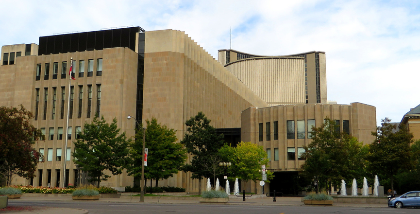 Ontario Superior Court of Justice and Toronto City Hall. Image: Ken Lund/Flickr