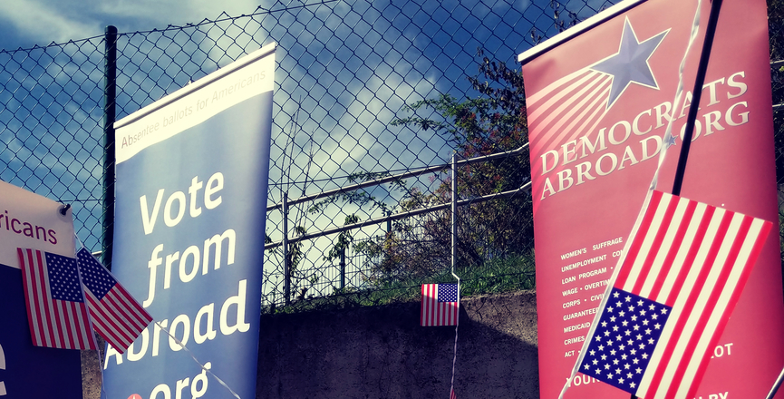 A Democrats Abroad stall in 2018. Image: Will Bakker/Flickr