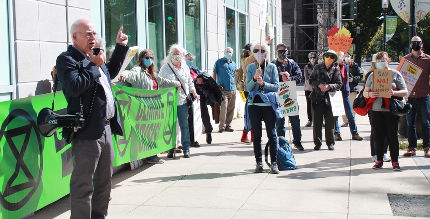 New Brunswick Green party Leader David Coon speaks at a climate action rally outside the office of Premier Blaine Higgs in Fredericton, September 25. Image: Joan Green​