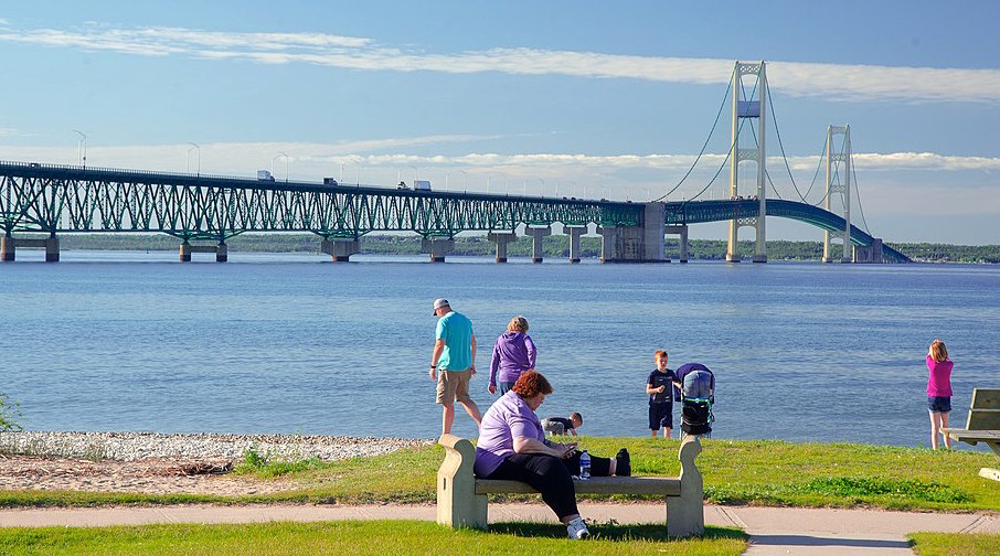 The Straits of Mackinac near the path of Enbridge's Line 5 pipeline. Image credit: Peter K. Burian/Wikimedia Commons