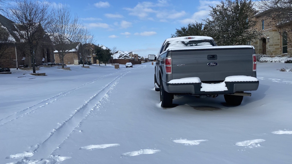 Snow blankets street in Texas following winter storm, February 15, 2021. Image credit: bk1bennett/Flickr