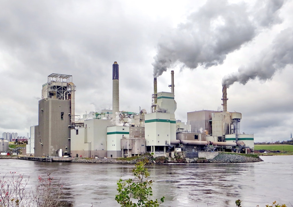 Factory building with smoke emissions in New Brunswick. Image credit: ETA+/Unsplash