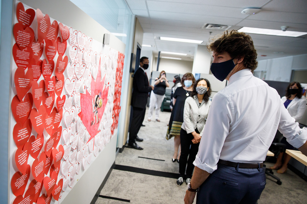 Prime Minister Justin Trudeau meets with employees of the Public Health Agency of Canada, July 2020. Image credit: Adam Scotti/PMO