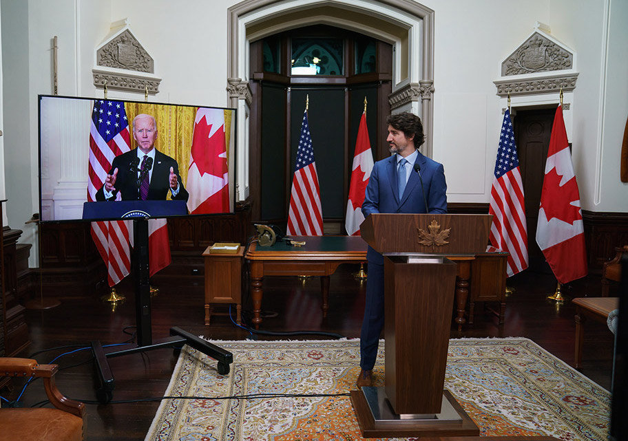 Prime Minister Trudeau and U.S. President Biden deliver a joint statement. Image credit: Adam Scotti/PMO