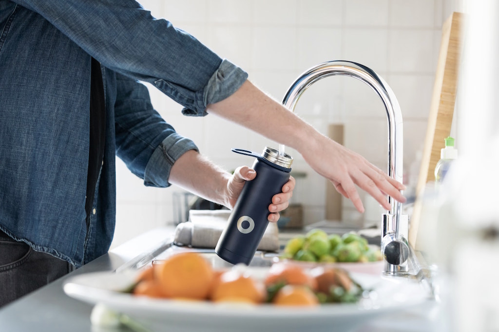 Person pours water from tap into bottle. Image credit: Bluewater Globe/Unsplash