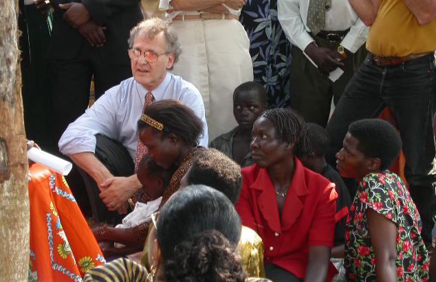 Stephen Lewis at mobile clinic in Uganda. Image credit: Judy Jackson. Used with permission.