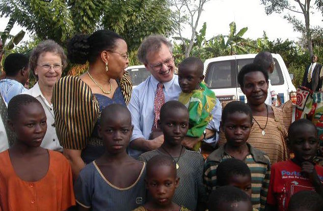 Stephen Lewis with children at mobile clinic in Uganda. Image credit: Judy Jackson. Used with permission.