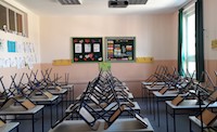 Empty_classroom_2020