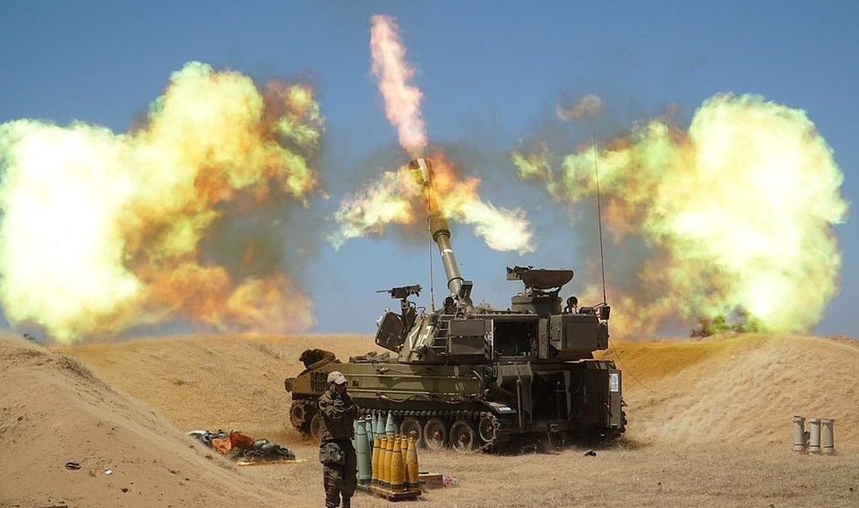 Israeli artillery firing into Gaza, May 18, 2021. Image credit: Israel Defense Forces/Wikimedia Commons