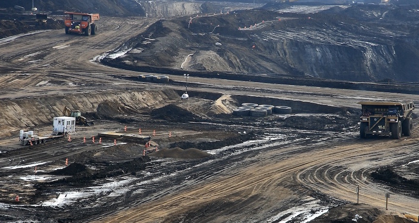 Shell's Jackpine oilsands mine 75 kilometres north of Fort McMurray. Image credit: Julia Kilpatrick/Pembina Institute/Flickr