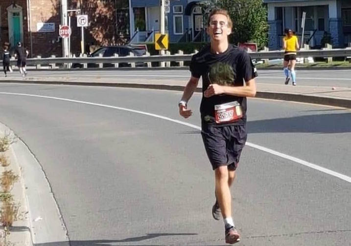 Russell Lavis at the Scotiabank Toronto Waterfront Marathon. Image courtesy of Russell Lavis