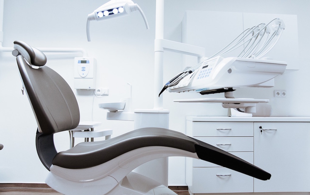 Dental chair and equipment in dentist's office.Image credit: StockSnap/Pixabay