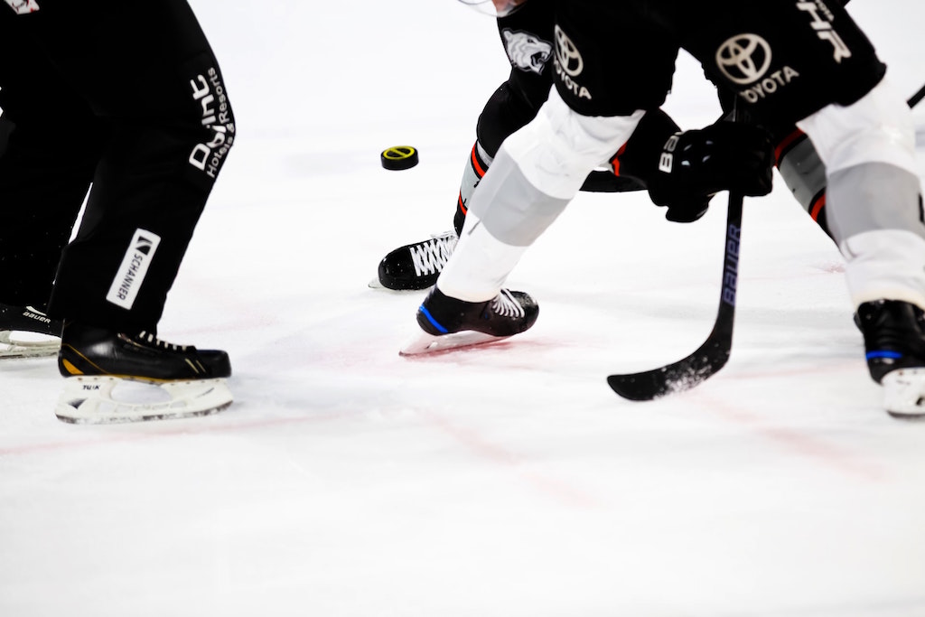 Hockey players on ice. Image credit: Markus Spiske/Unsplash