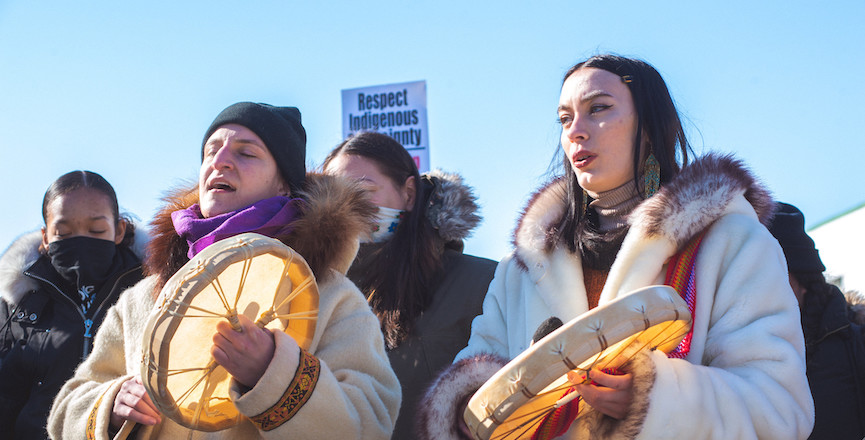 A drum circle at a Toronto 2020 protest for Indigenous sovereignty. Image credit: Jason Hargrove/Flickr