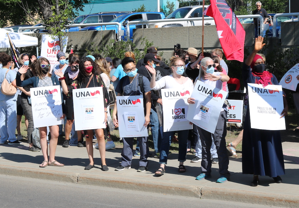 Nurses on an information picket line. Image: David J. Climenhaga/Used with permission