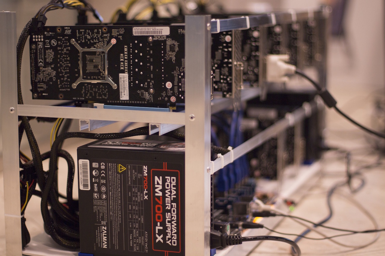 Cryptocurrency mining equipment. Image credit: Лечение Наркомании/Pixabay