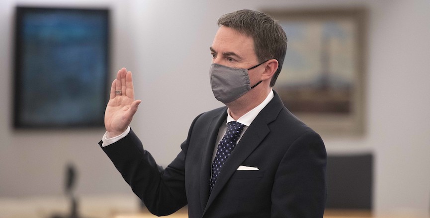 Alberta's new health minister, former labour minister Jason Copping, is sworn into his new position on Sept. 21. Image: Chris Schwarz/Government of Alberta/Flickr