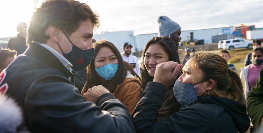 Justin Trudeau meets a group of Indigenous women on the campaign trail. Image: Justin Trudeau/Twitter