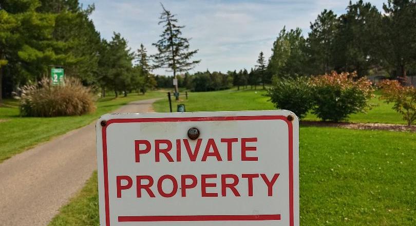 The private property sign at the Millcroft golf course. Image: Doreen Nicoll/Provided