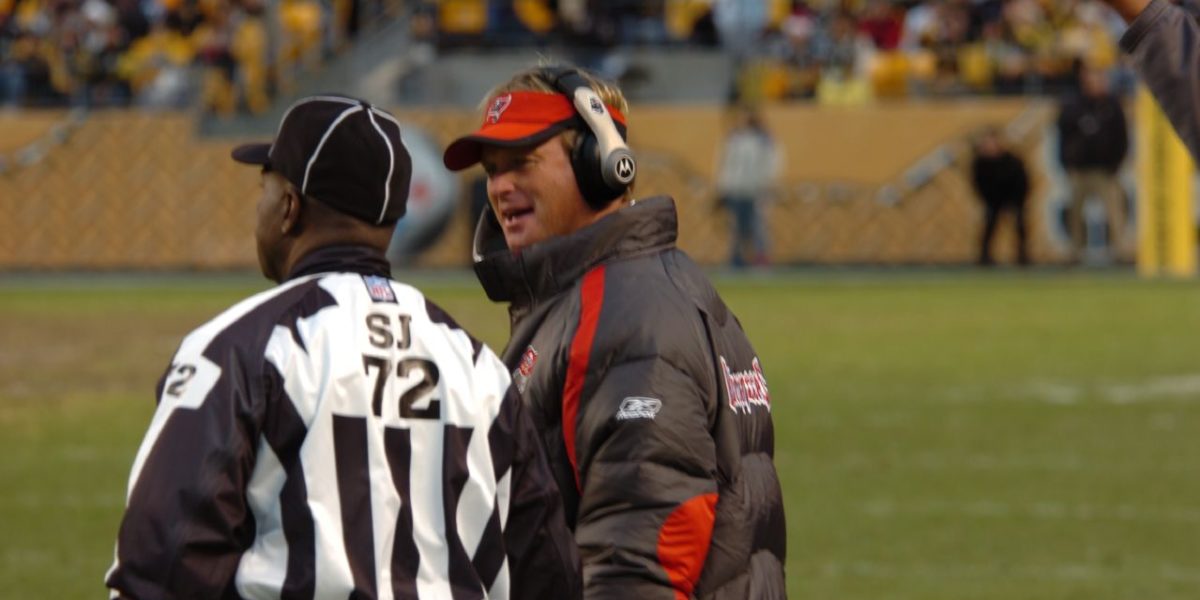 Jon Gruden talking to a Black referee. (Image: Creative Commons)