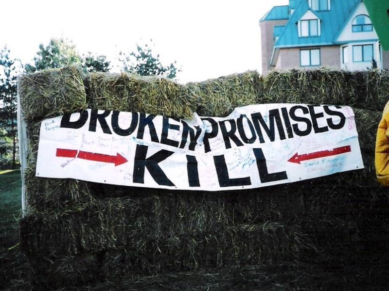 Banner outside outside a housing ministers meeting in Gatineau.