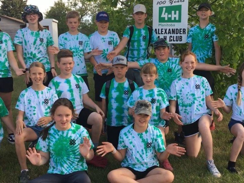 Group photo of kids in a 4-H club.