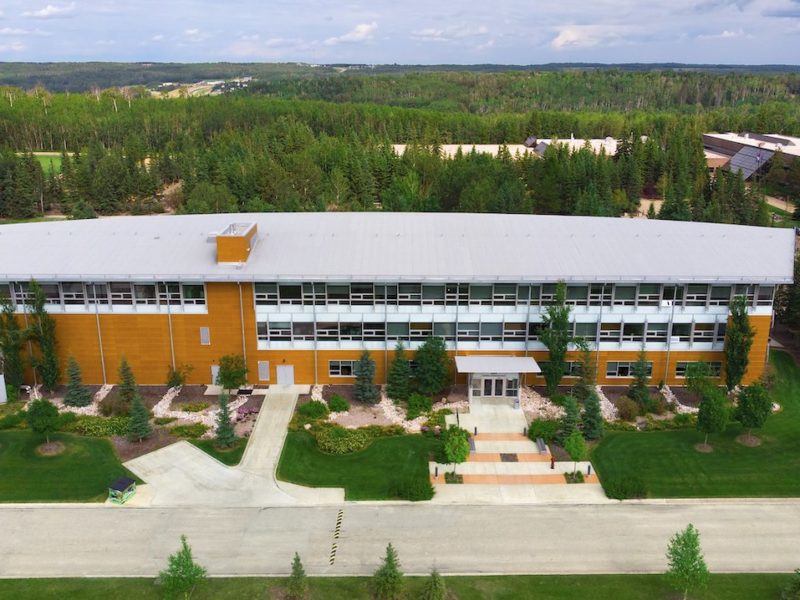 The Athabasca University campus, 145 kilometres north of Edmonton (Photo: ParsonsPhotographyNL, Creative Commons).