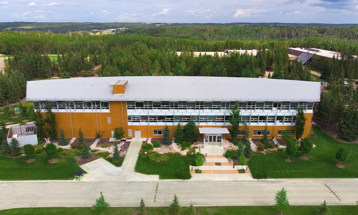 The Athabasca University campus, 145 kilometres north of Edmonton (Photo: ParsonsPhotographyNL, Creative Commons).