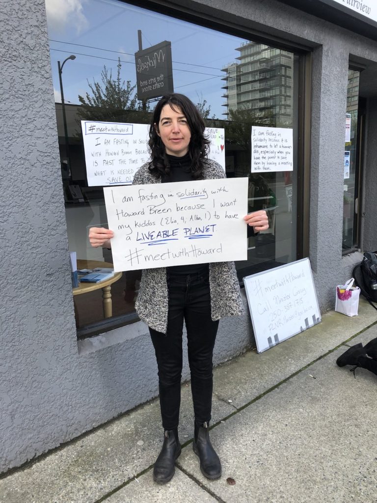 A photo of a solidarity protest in support of Howard Breen.