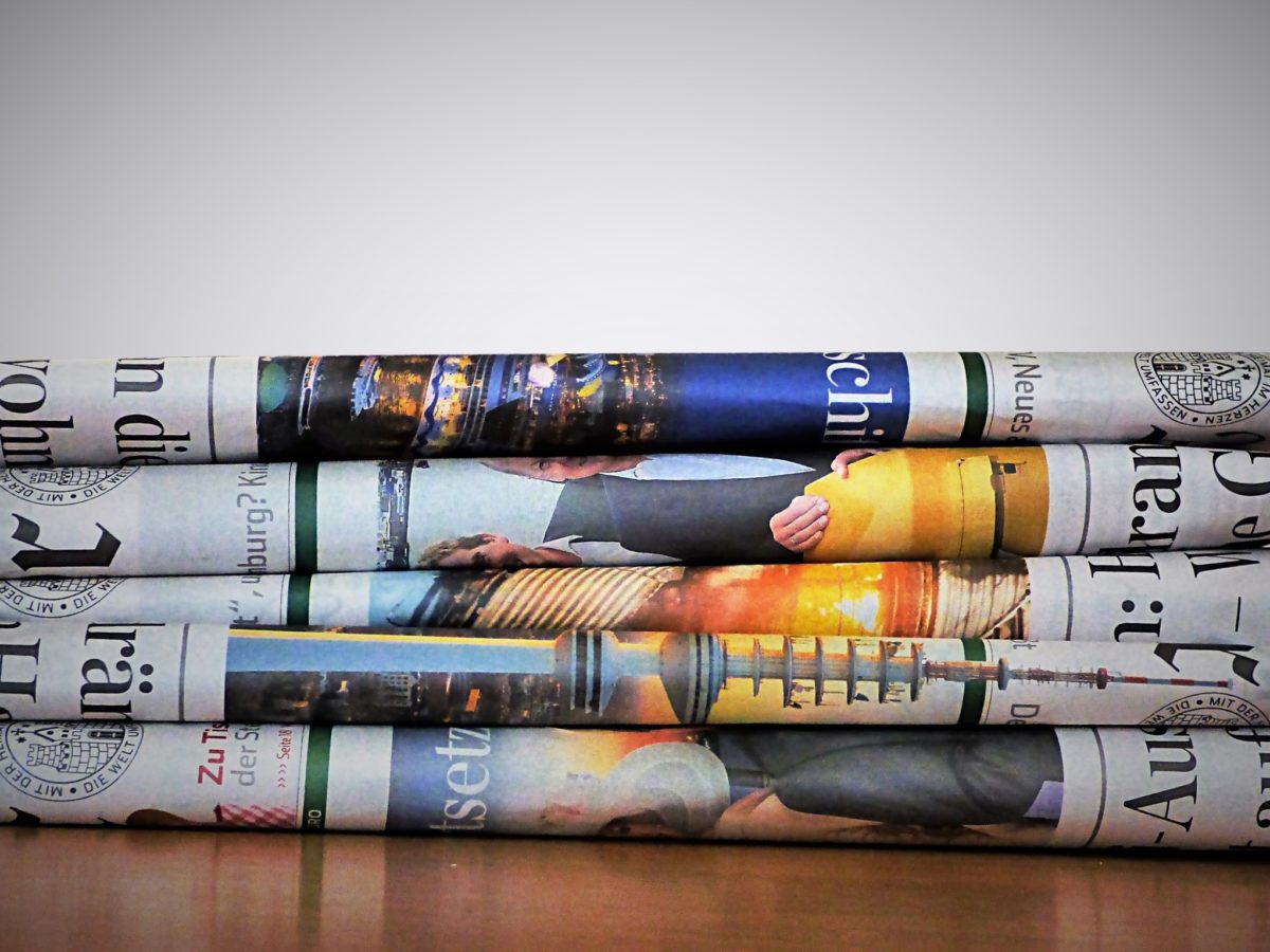 An image of newspapers piled up.