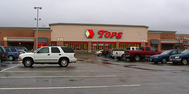 A photo of a Tops grocery store like the one where the terrorist attack in Buffalo took place. This tops is located in Streetsboro, Ohio.