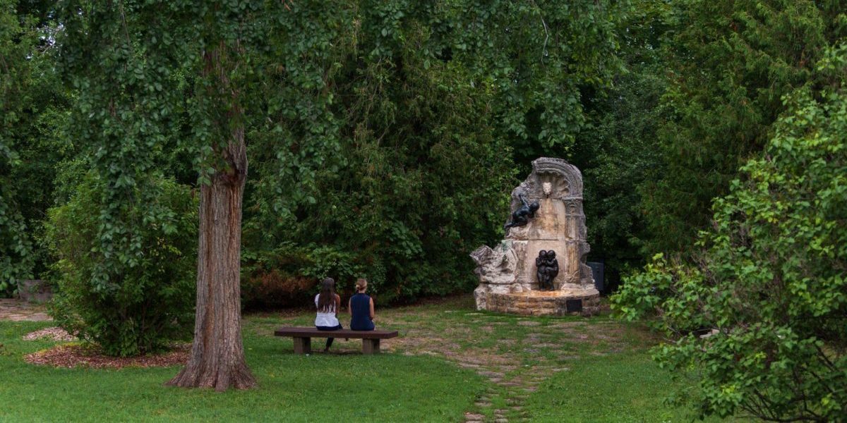 A photo of a pair enjoying the Rockeries in Ottawa's Rockliffe neighbourhood.