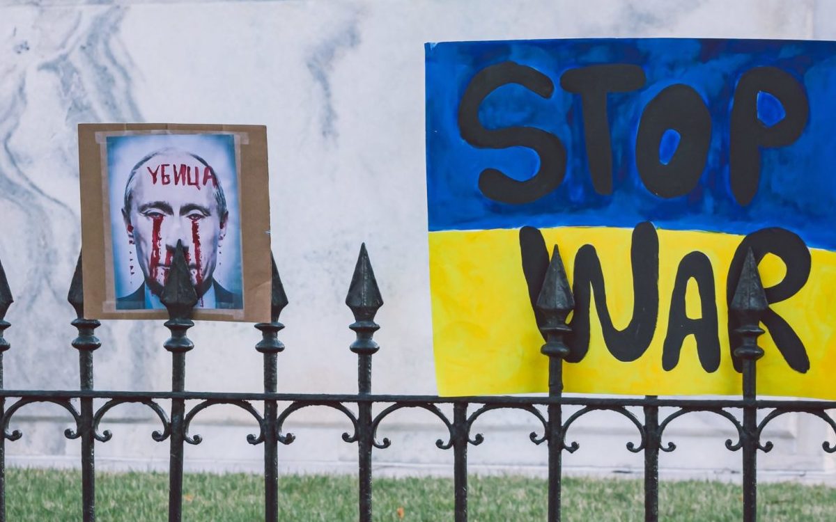 A photo of a sign encouraging an end to the war in Ukraine.