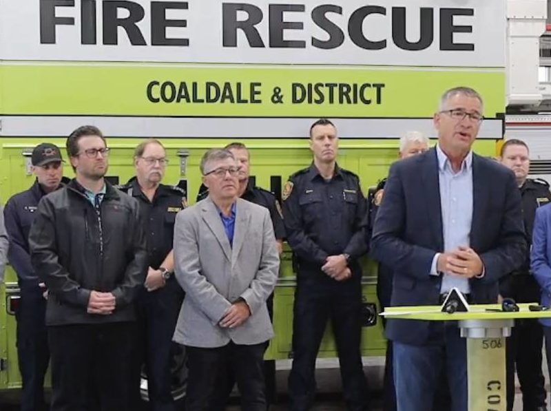 A screenshot of United Conservative Party leadership contender Travis Toews talks AHS decentralization in Coaldale with the town council standing by supportively Toews campaign.