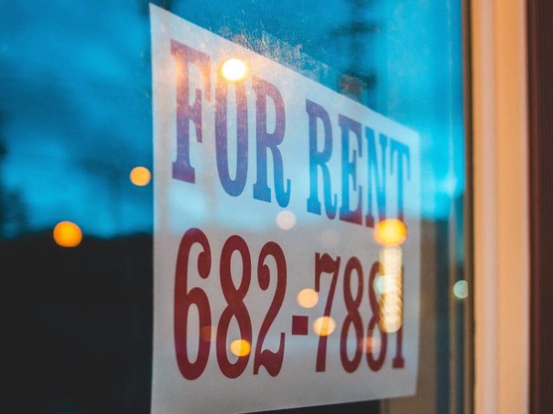 A "for rent" sign.