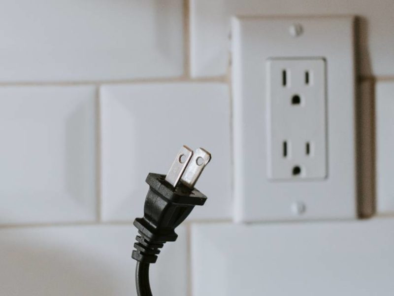 A photo of an unplugged power cord.