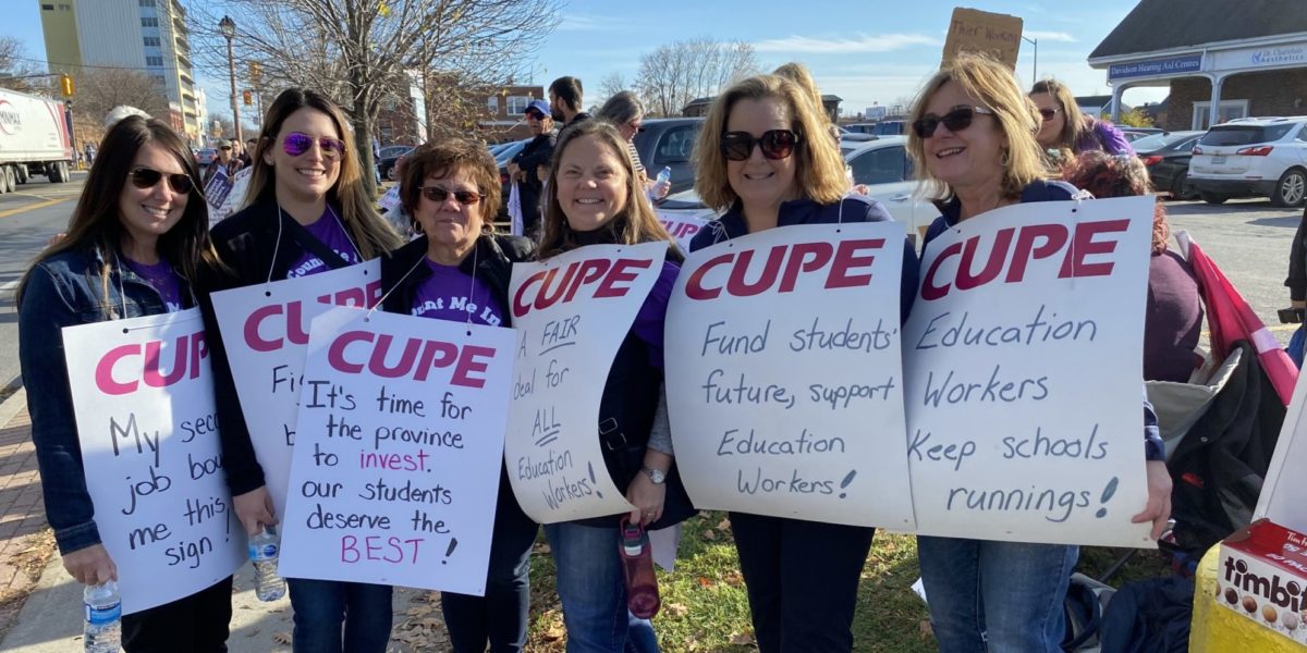 A photo of Members of CUPE local 4154 protesting on Friday, November 4 outside of Stormont-Dundas-South Glengarry Progressive Conservative MPP Nolan Quinn's office.