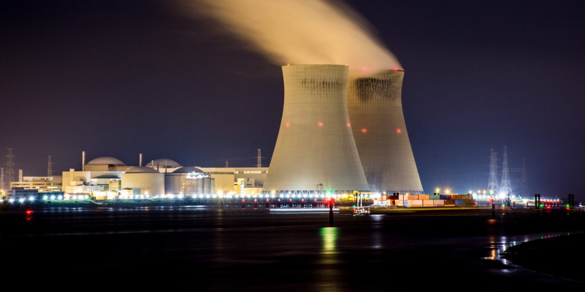 A photo of a nuclear power plant.