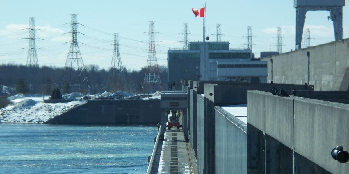 A photo of the RH Saunders power dam in Cornwall, ON.