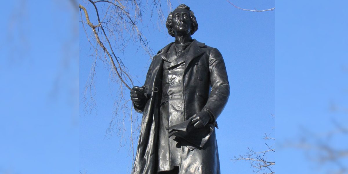 A statue of John A. MacDonald.