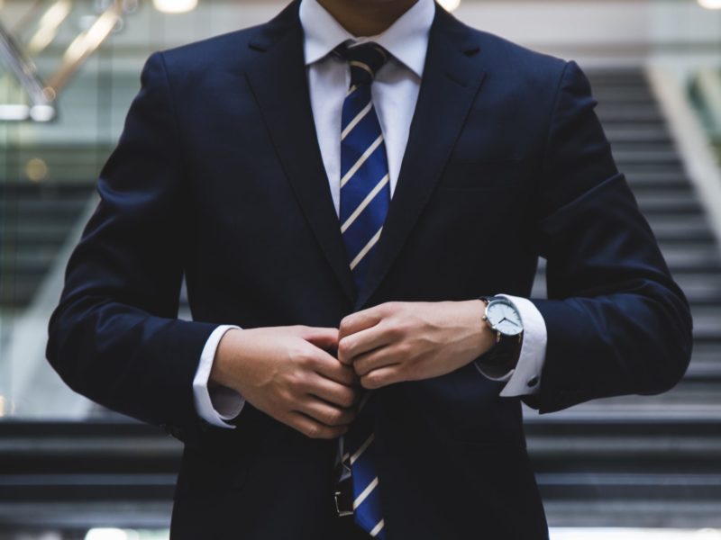 An image of a business man's torso