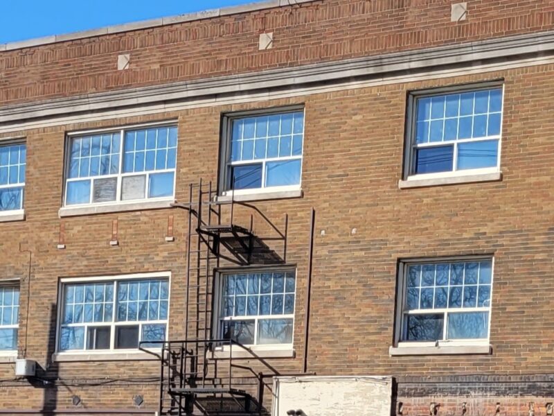 An image of the building exterior at 1083 Main Street E. in Hamilton, which offers affordable housing now threatened by renoviction.