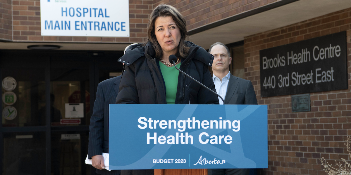 Alberta Premier Danielle Smith at the hospital in Brooks. Alberta Health Services South Zone associate medical director Michael Bering appears behind her (Photo: Chris Schwarz, Government of Alberta).