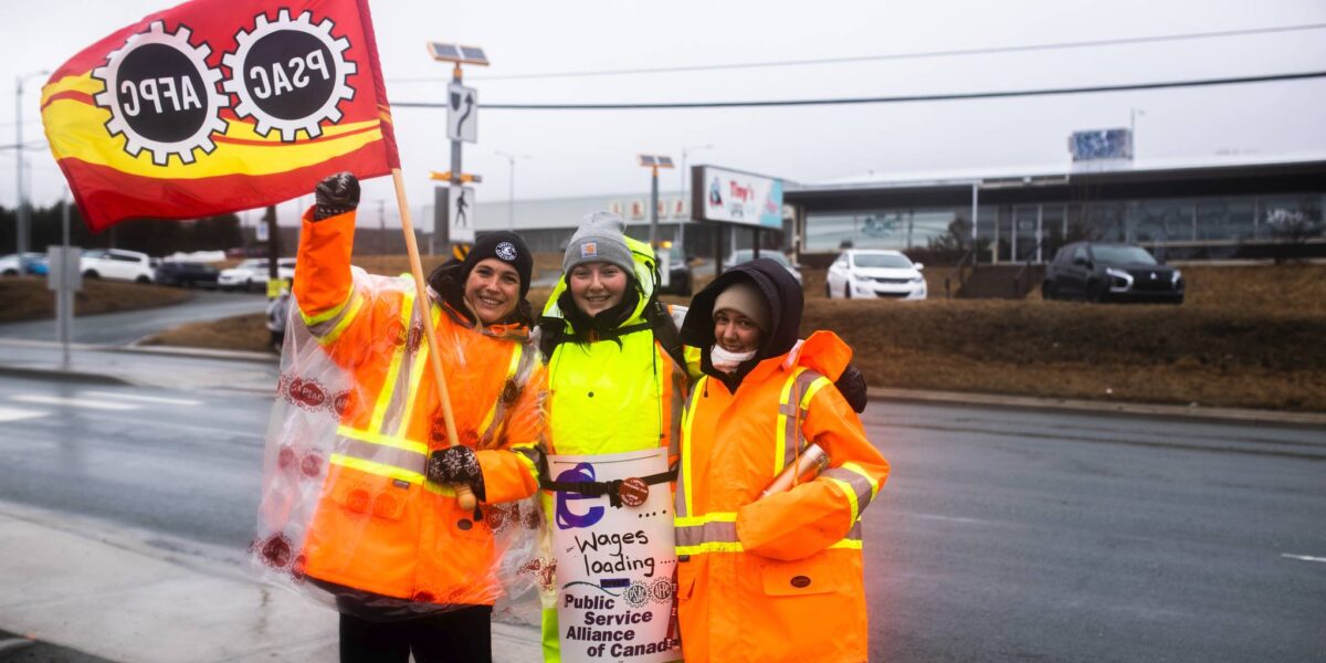 PSAC members on the picket line.