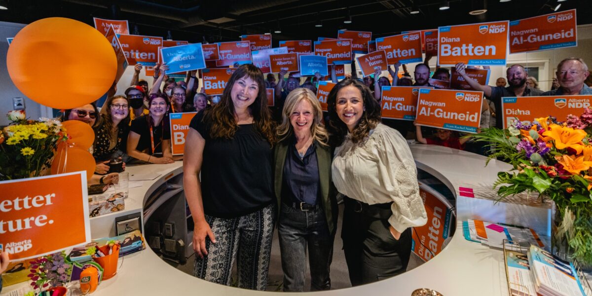 Alberta NDP leader Rachel Notley kicking off her campaign with her staff.