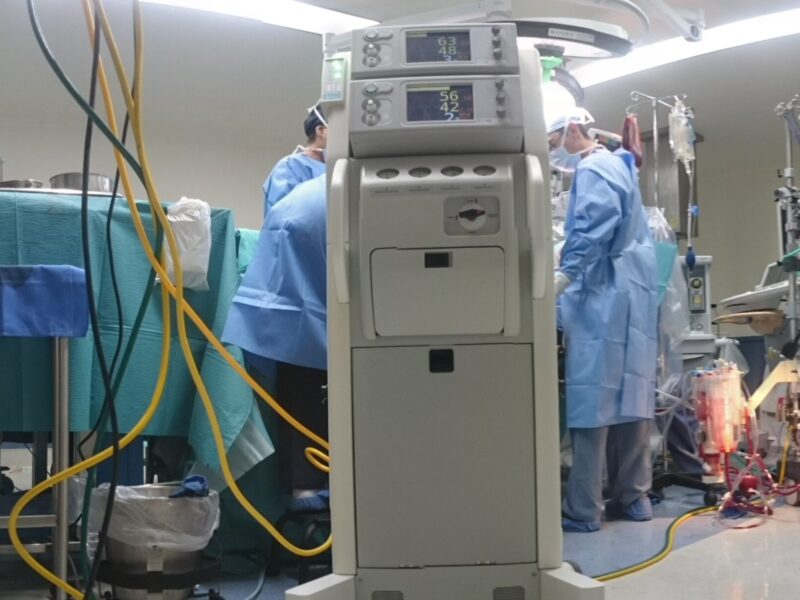 An image of an operating room with numerous staff. Hospitals need to increase capacity to improve patient care, according to a new report.
